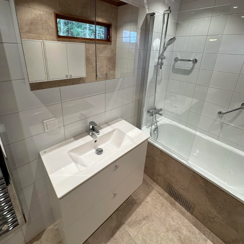 Nytt badrum efter en badrumsrenovering i Stömsnäsbruk