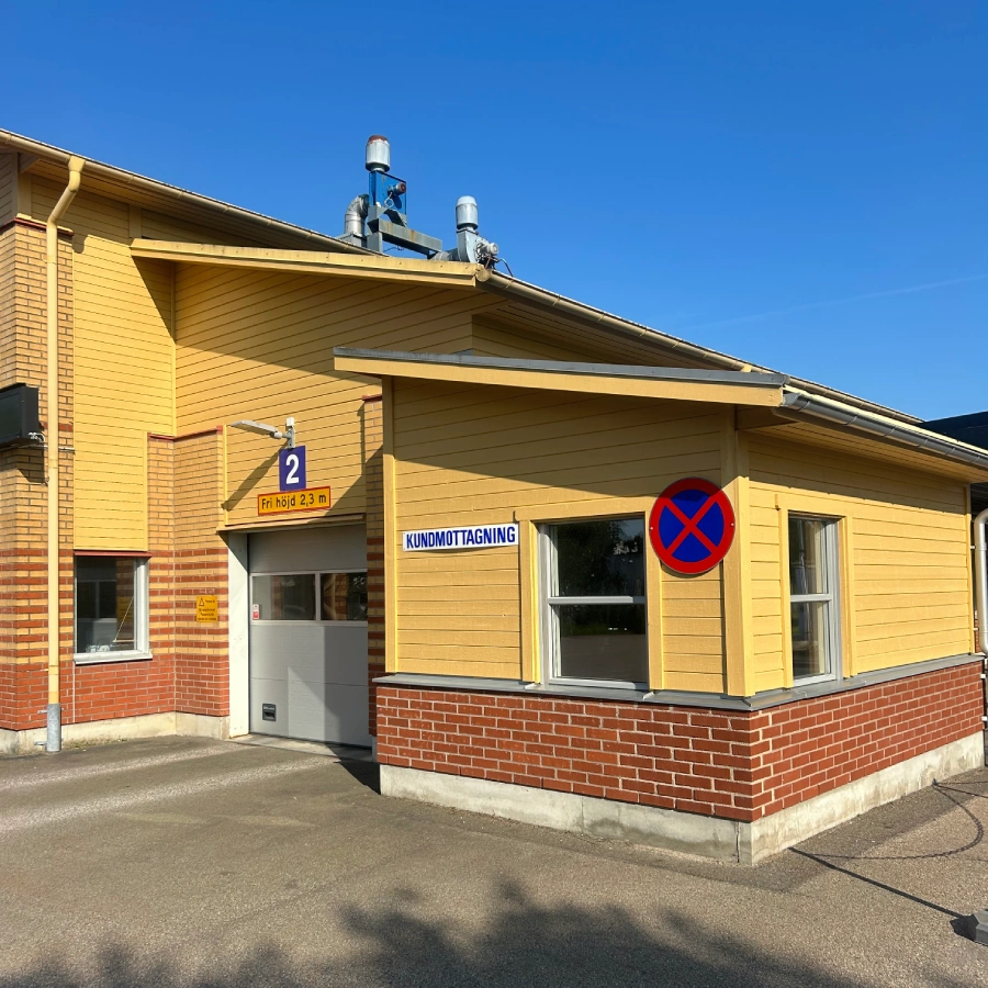 En del av byggnaden till Bilprovningen i Markaryd