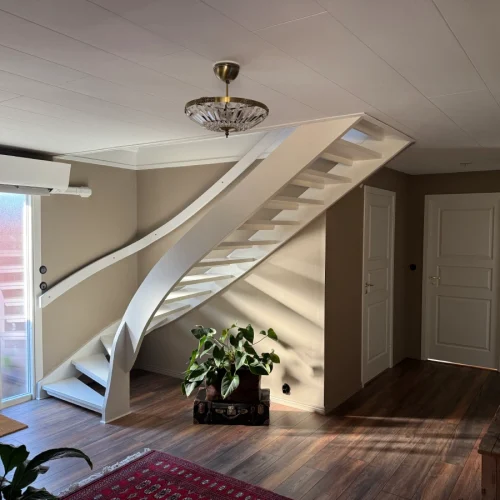 Ny hall med trappa efter invändig renovering i Markaryd